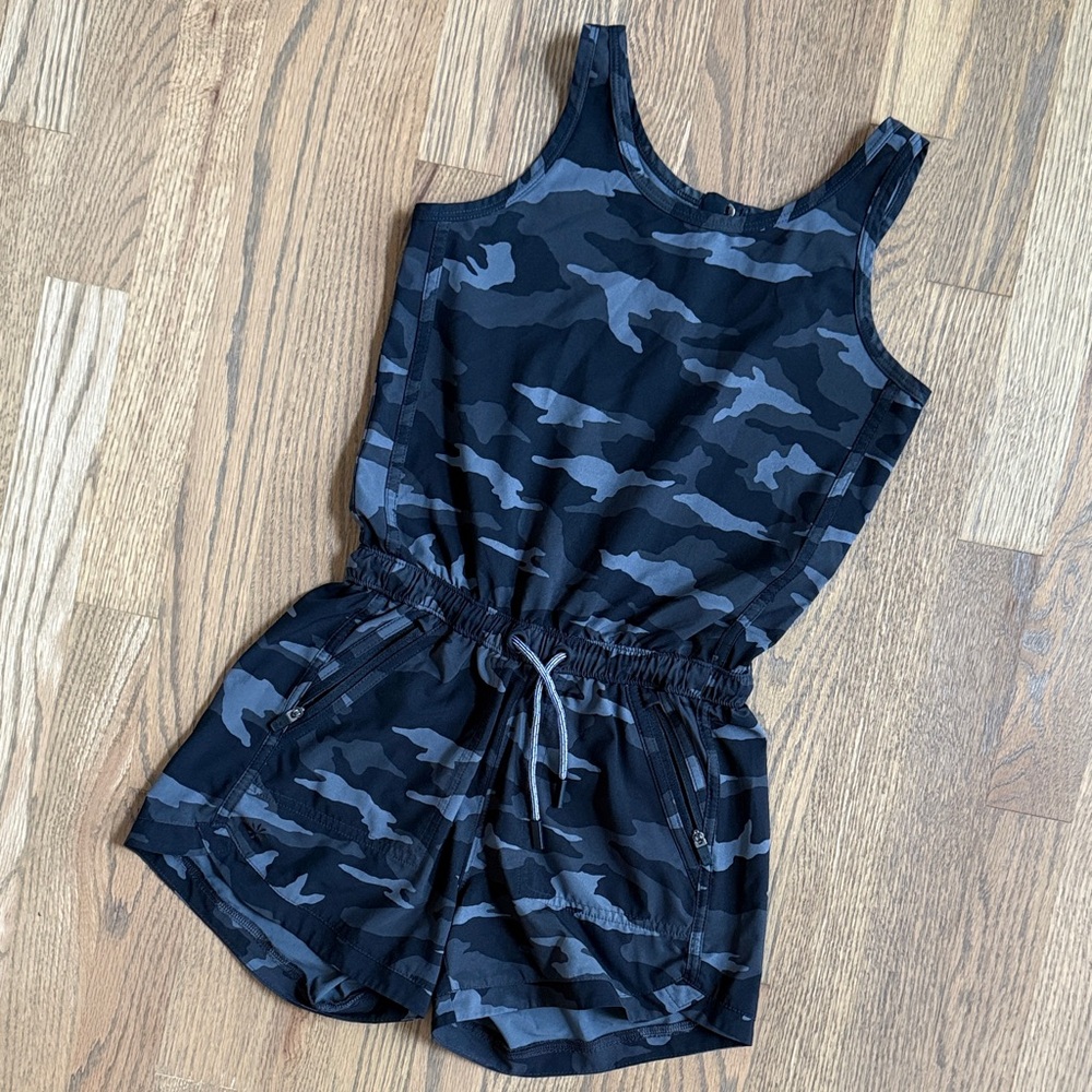 Athleta Girls Black and Gray Camo Romper - Medium